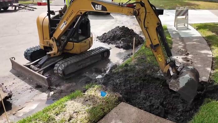 West Houston residents watched water pour into streets for weeks before pipe repairs