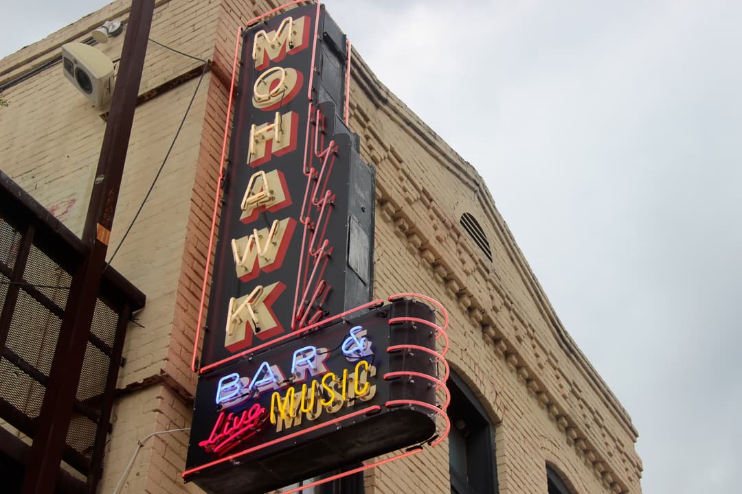 Mohawk signage