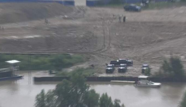 Homicide detectives investigating after man's body found in Buffalo Bayou