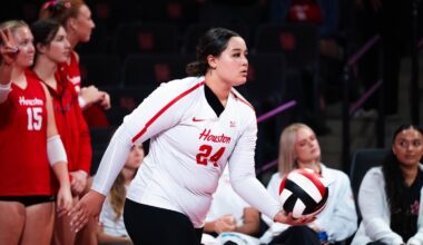 Volleyball Topples Cincinnati in Conference Home Opener