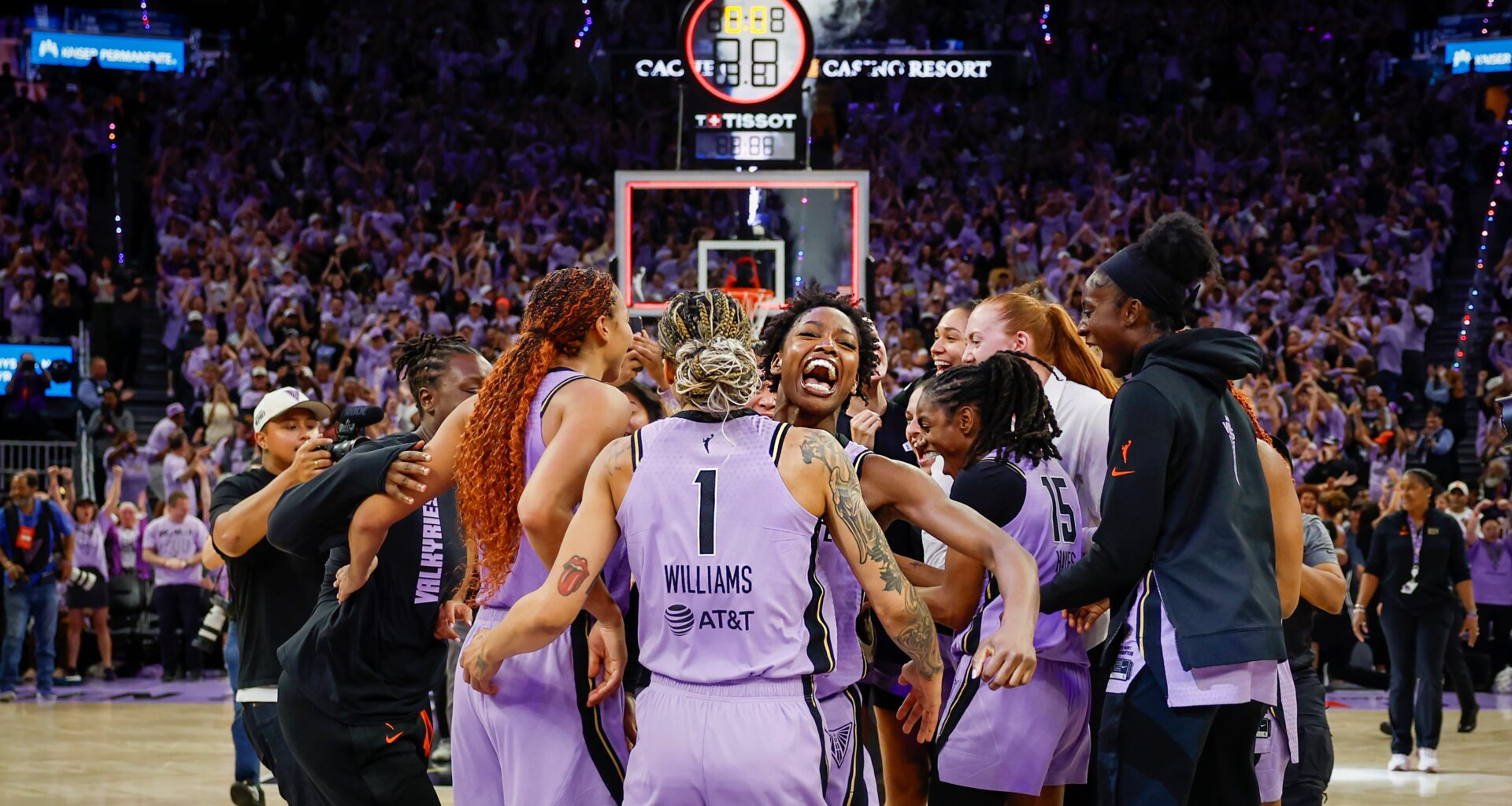 Valkyries beat Bueckers' Dallas with epic comeback