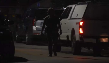 Man shot in stomach at southeast Houston home, SWAT team responds