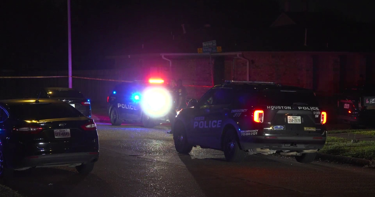1 dead, 1 in critical condition after brothers exchange gunfire in southwest Houston