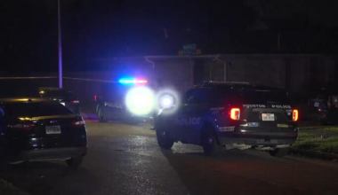 Brothers exchange gunfire in southwest Houston; 1 dead, 1 in critical condition