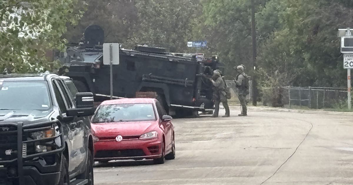 SWAT responds to possible officer-involved shooting in Lake Worth