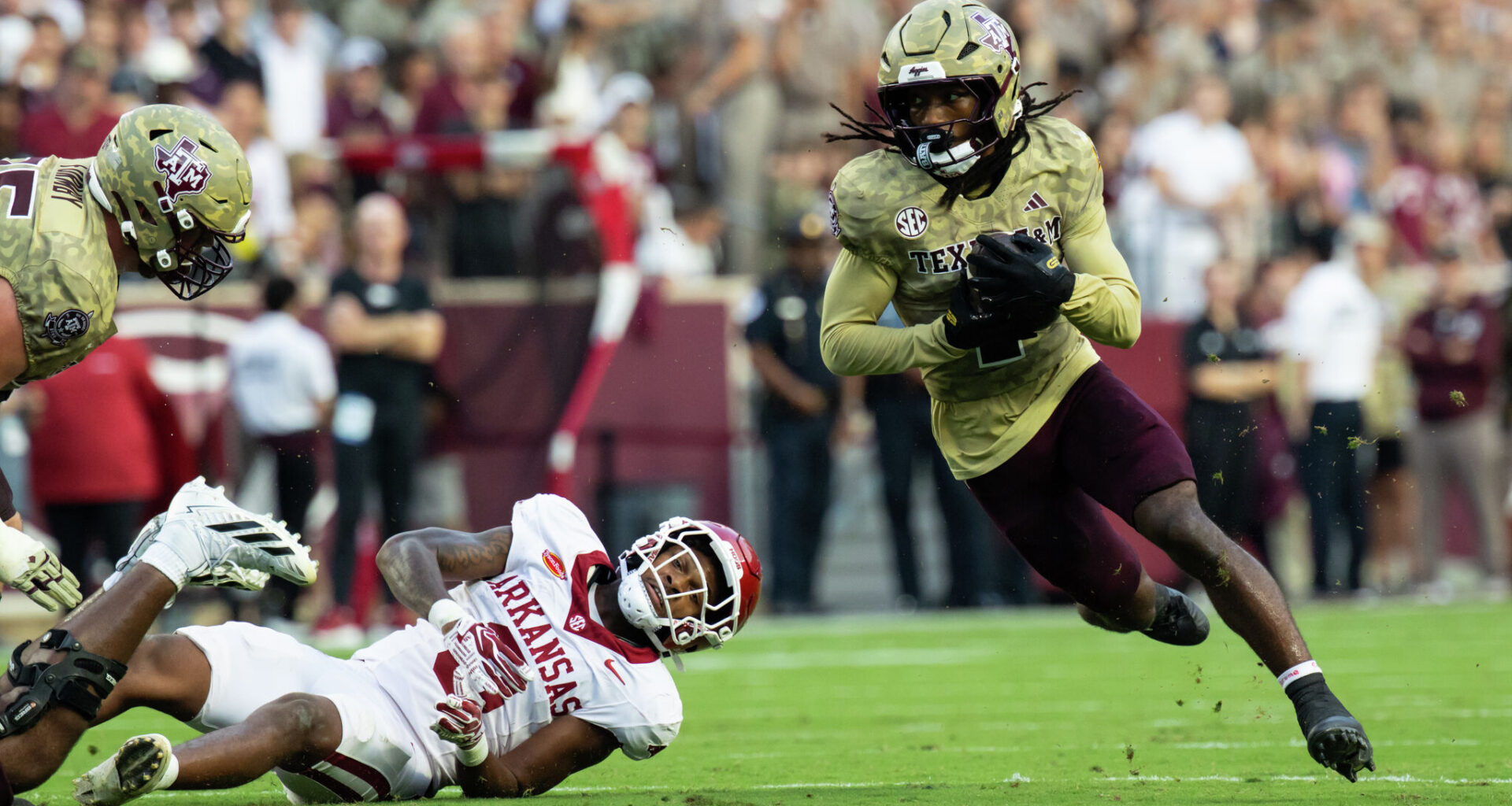 Texas A&M vs Arkansas: Mario Craver leaves Week 5 game at Kyle Field