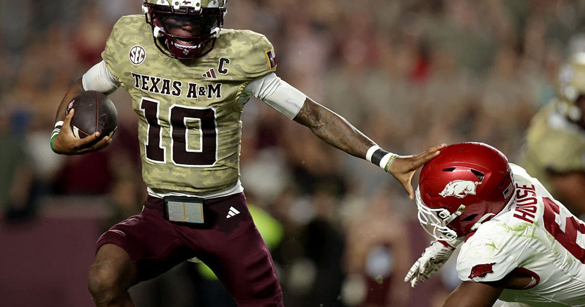 Texas A&M Aggies cruise past Arkansas in a dominant 34-7 win