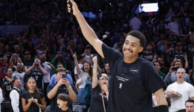 Fans pack Frost Bank Center for Spurs' annual Silver & Black Scrimmage