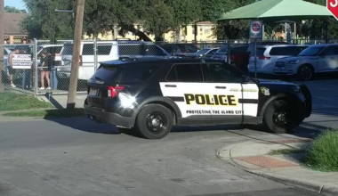 Vehicle hits girl near school on West Side, SAFD says
