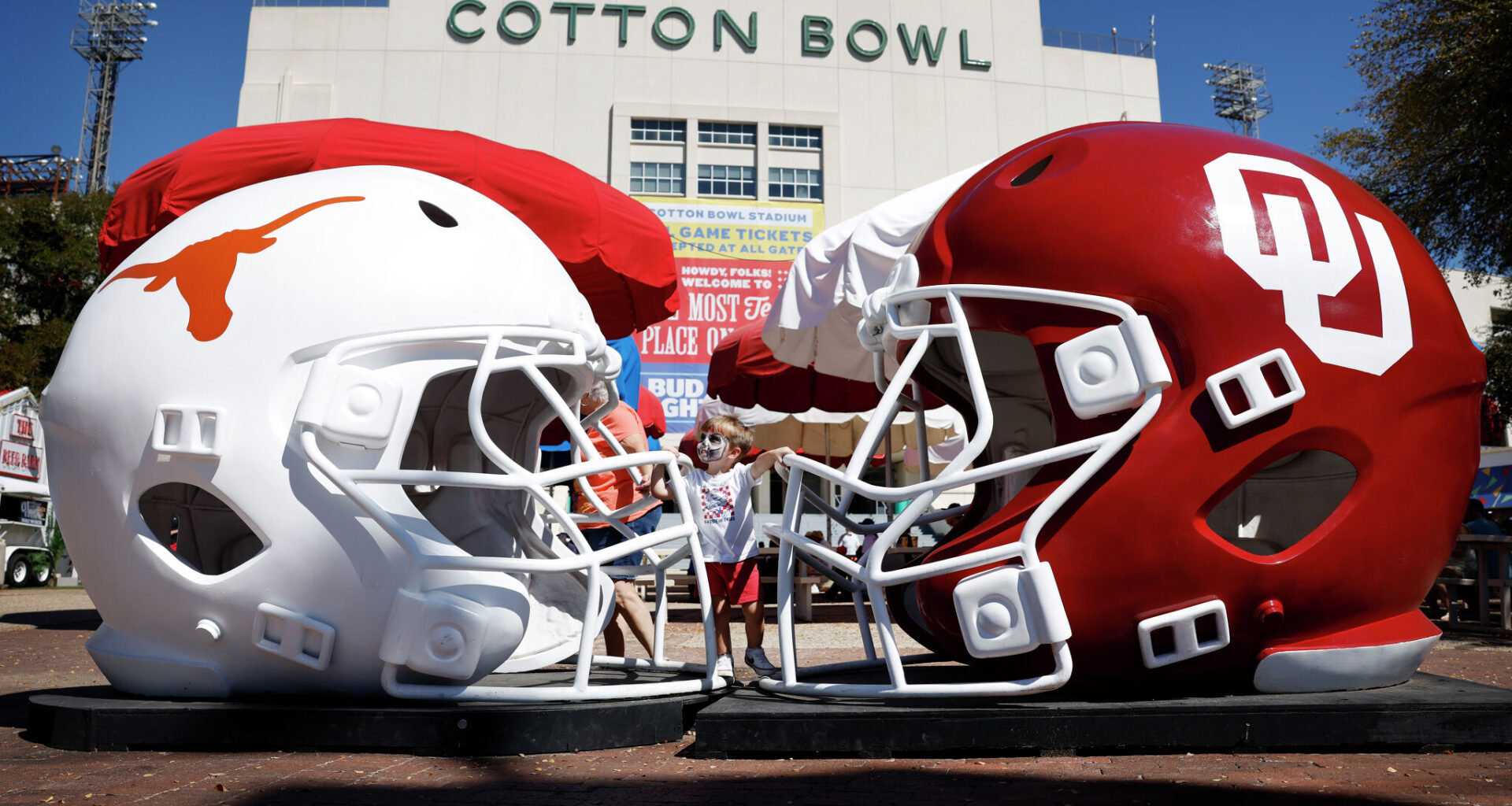 Police will direct traffic near the Cotton Bowl Stadium and State Fair of Texas as thousands of fans arrive for the 122nd game between the Longhorns and Sooners