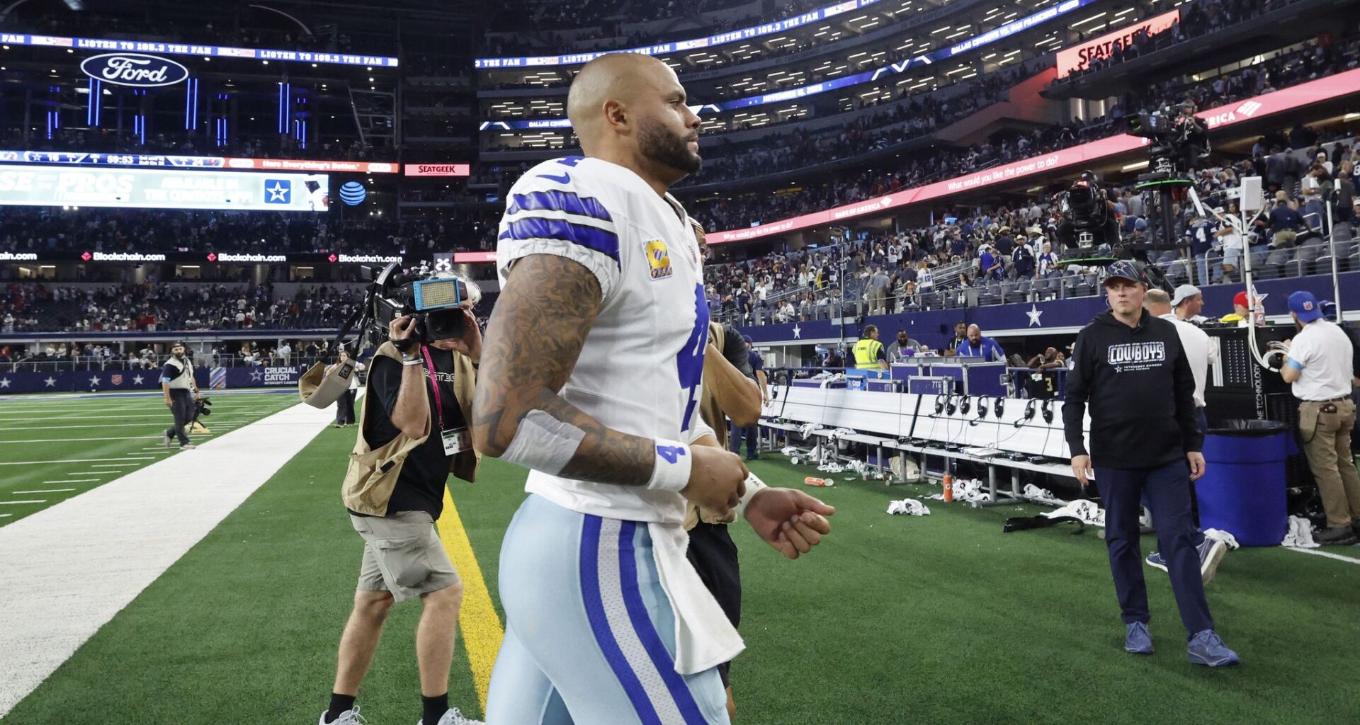 Watch: Dak Prescott jeered on his way back to Cowboys locker room