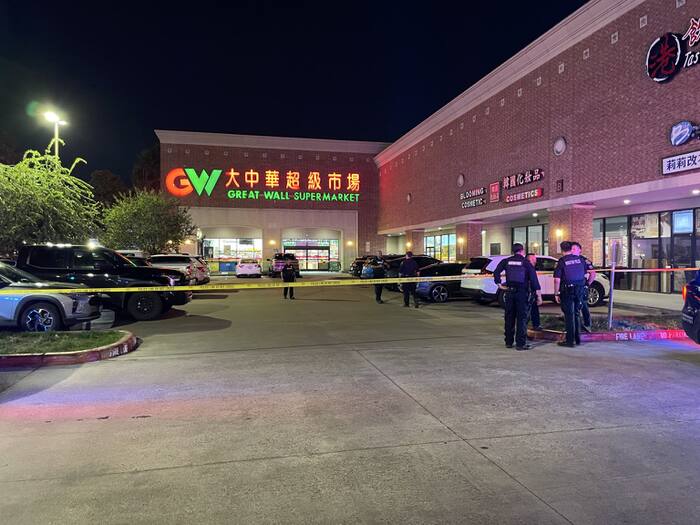 Security guard, customer exchange gunfire after argument about dog inside grocery store in Houston’s Chinatown