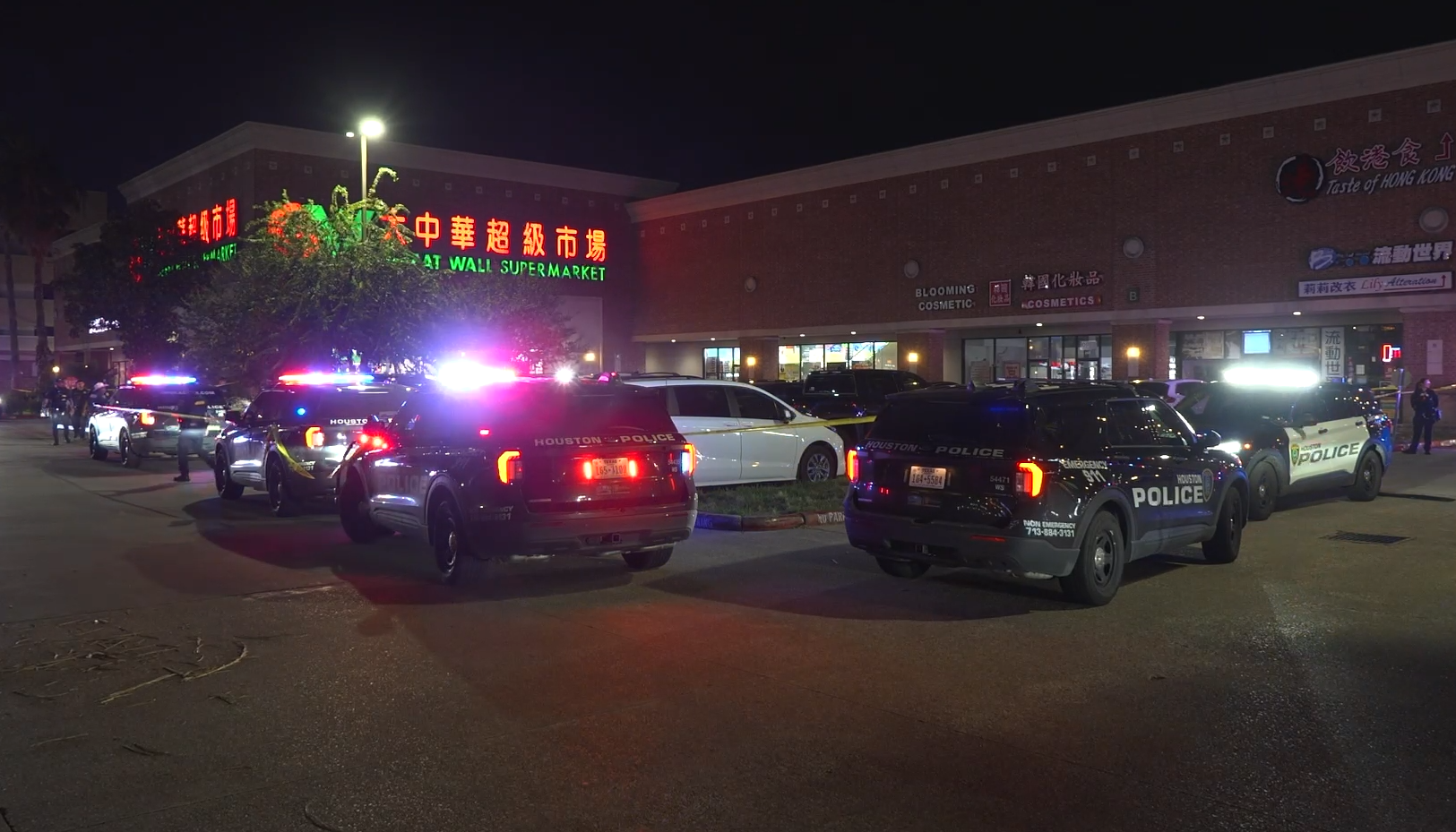 2 shot following an argument over a dog at a Houston grocery store