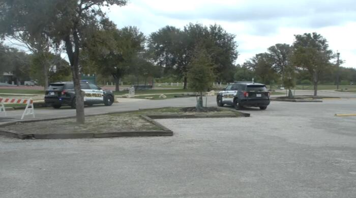 Man shot during sale on South Side; Shooters flee, SAPD says