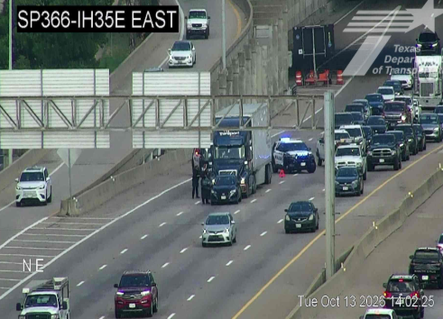 18-wheeler collision closes lanes on Spur 366 in Dallas Tuesday