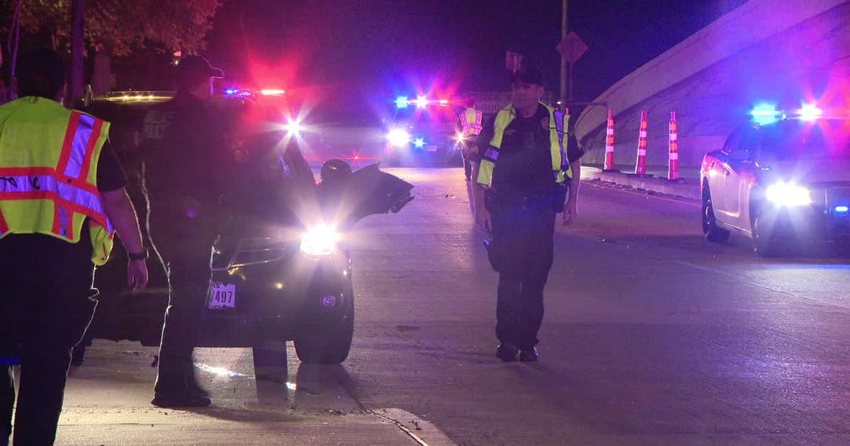 Dallas police investigate early morning pedestrian crash on South R.L. Thornton Freeway