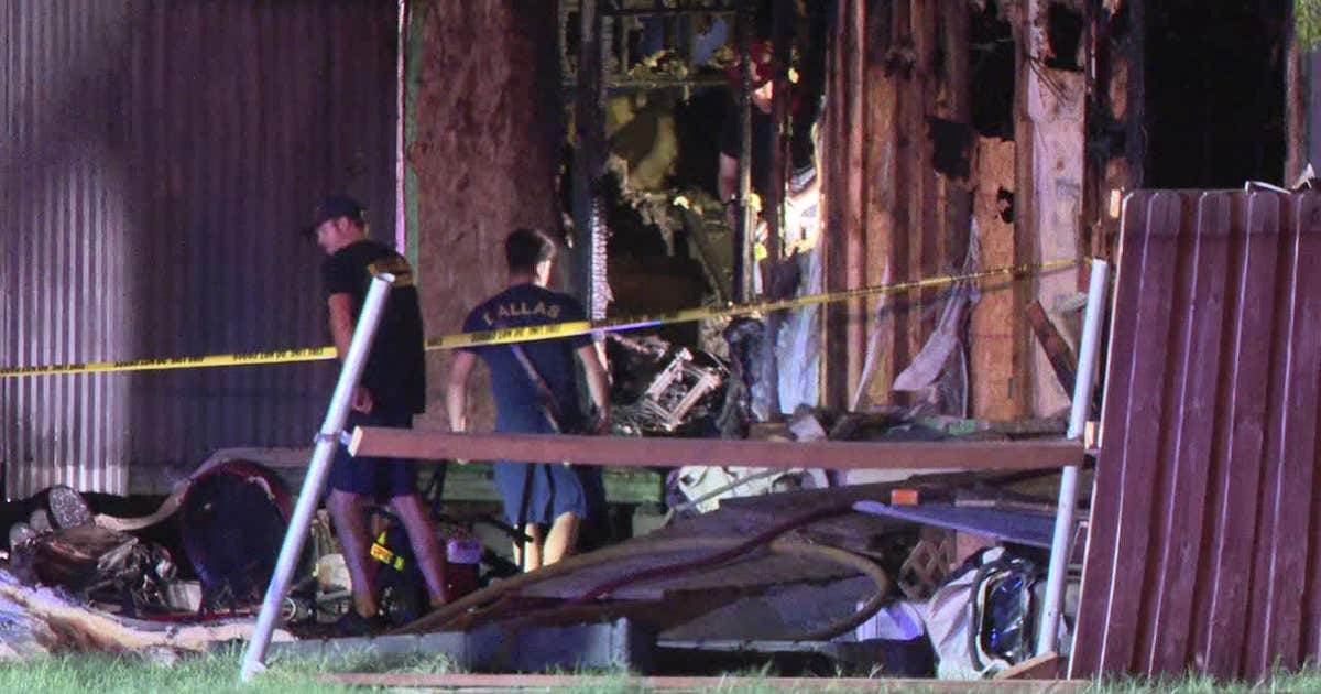 1 dead after midnight mobile home fire in far Southwest Dallas