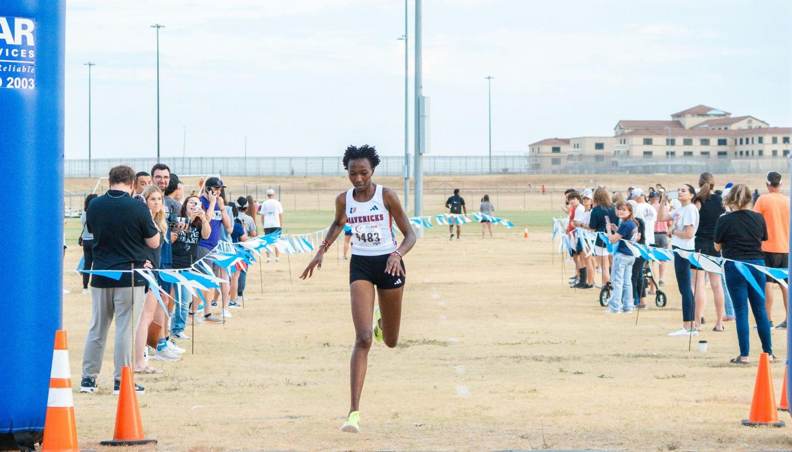 Jepkosgei sets another program record as Mavericks compete in Arturo Barrios Invitational