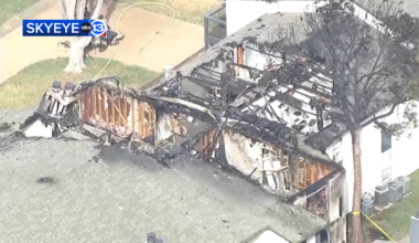 Emergency crews respond to fire in southwest Houston, SkyEye13 shows