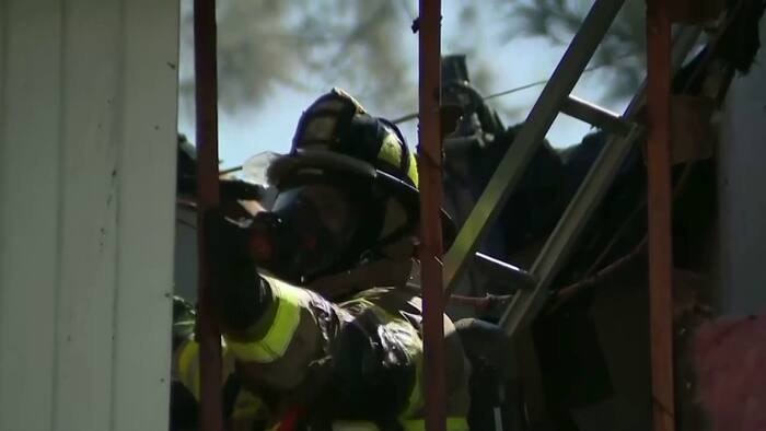 Man goes door-to-door helping people escape apartment fire in SW Houston