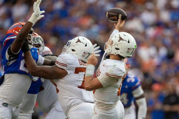 Florida surges back to hand No. 7 Texas its second straight loss