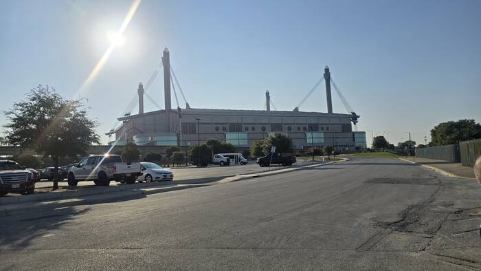Person falls while rappelling before UTSA football game at Alamodome, SAFD and witnesses say