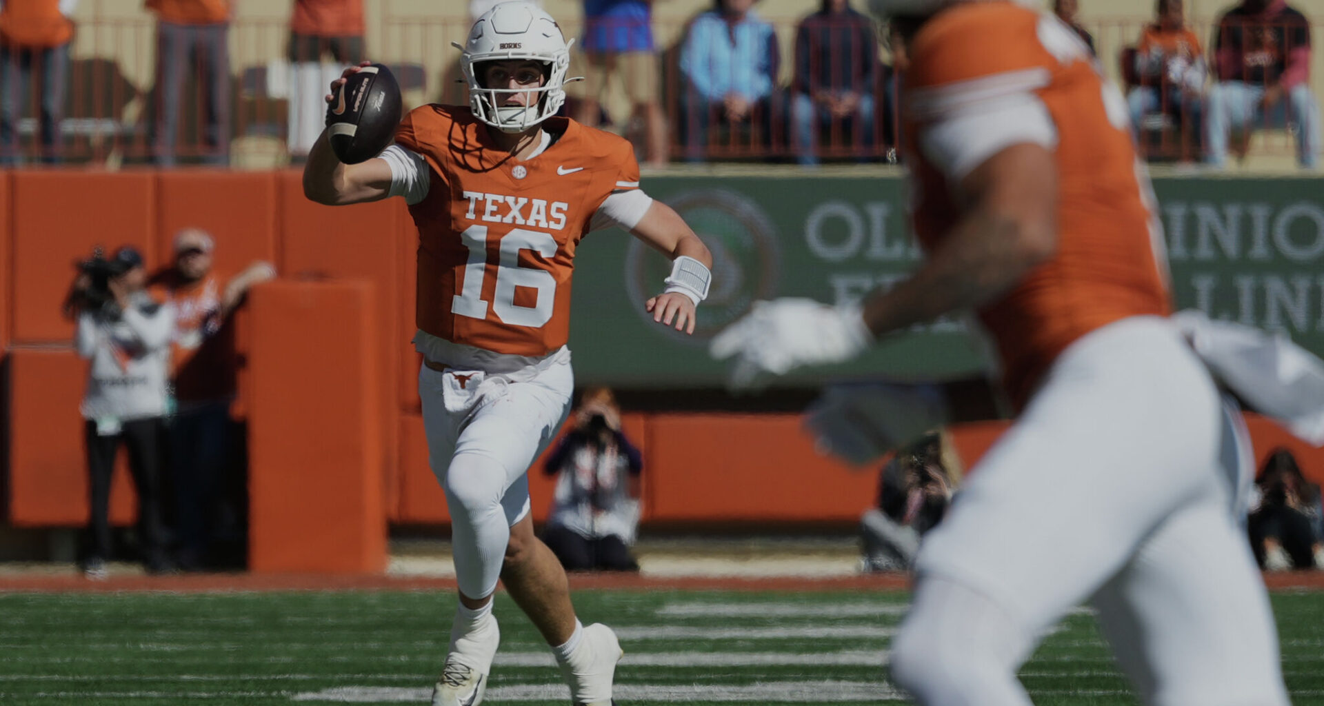 Reaction to Texas-Florida: Arch Manning 'isn't playing like a Manning'