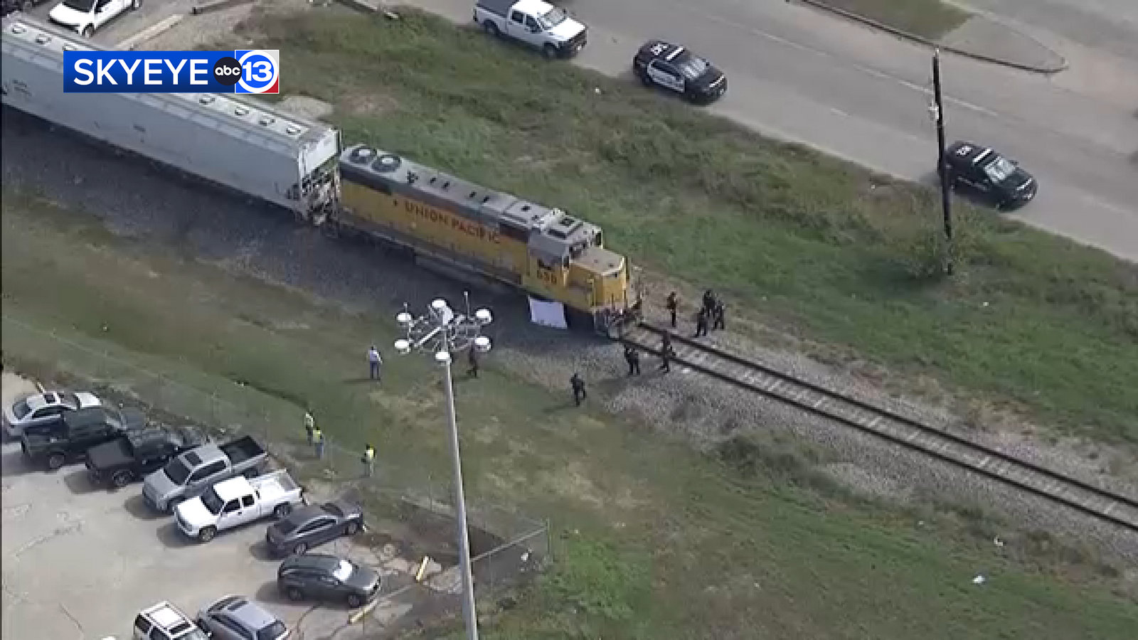 Man killed after getting hit by train in Houston's south side, police department says