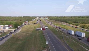 Major wreck shuts down busy San Antonio-area highway
