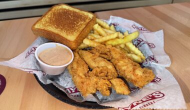 Three-finger meal at Layne's Chicken Fingers.
