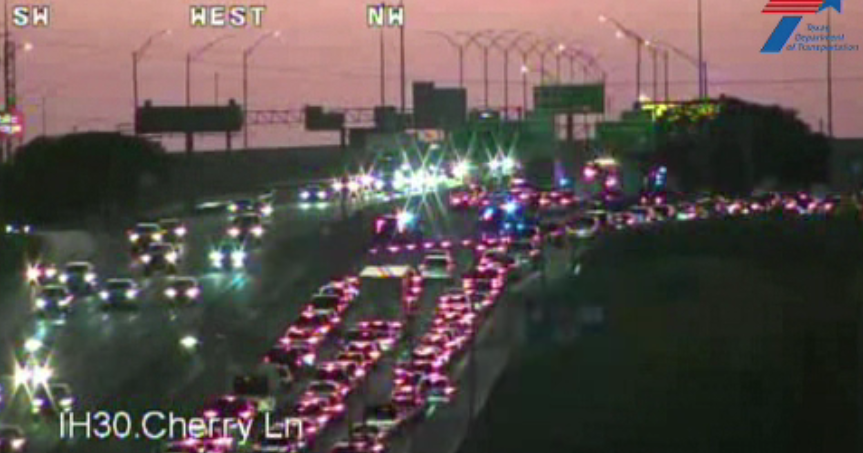 One critically injured after Texas DPS pursuit ends in crash on I-30 in Fort Worth, authorities say