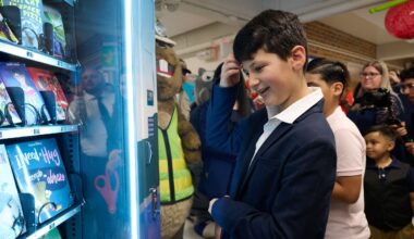 Casa View Elementary School receives book vending machine