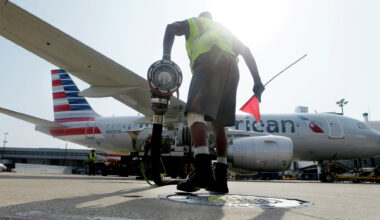 American Airlines posts loss amid push for profit return