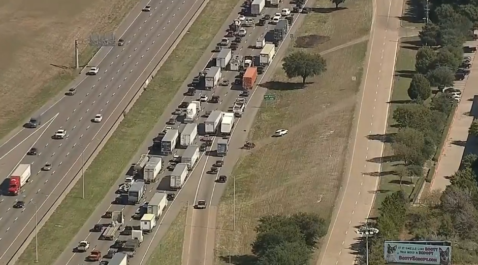 One dead after hourslong standoff on I-45, I-20 interchange in Dallas