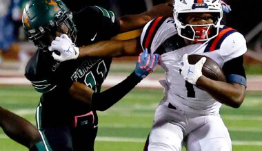 Haltom running back Kristopher Parks (7) rushes downfield for a touchdown during the first half of a District 8-6A game at Joy & Ralph Ellis Stadium, Thursday, Oct. 22, 2026 in Irving.