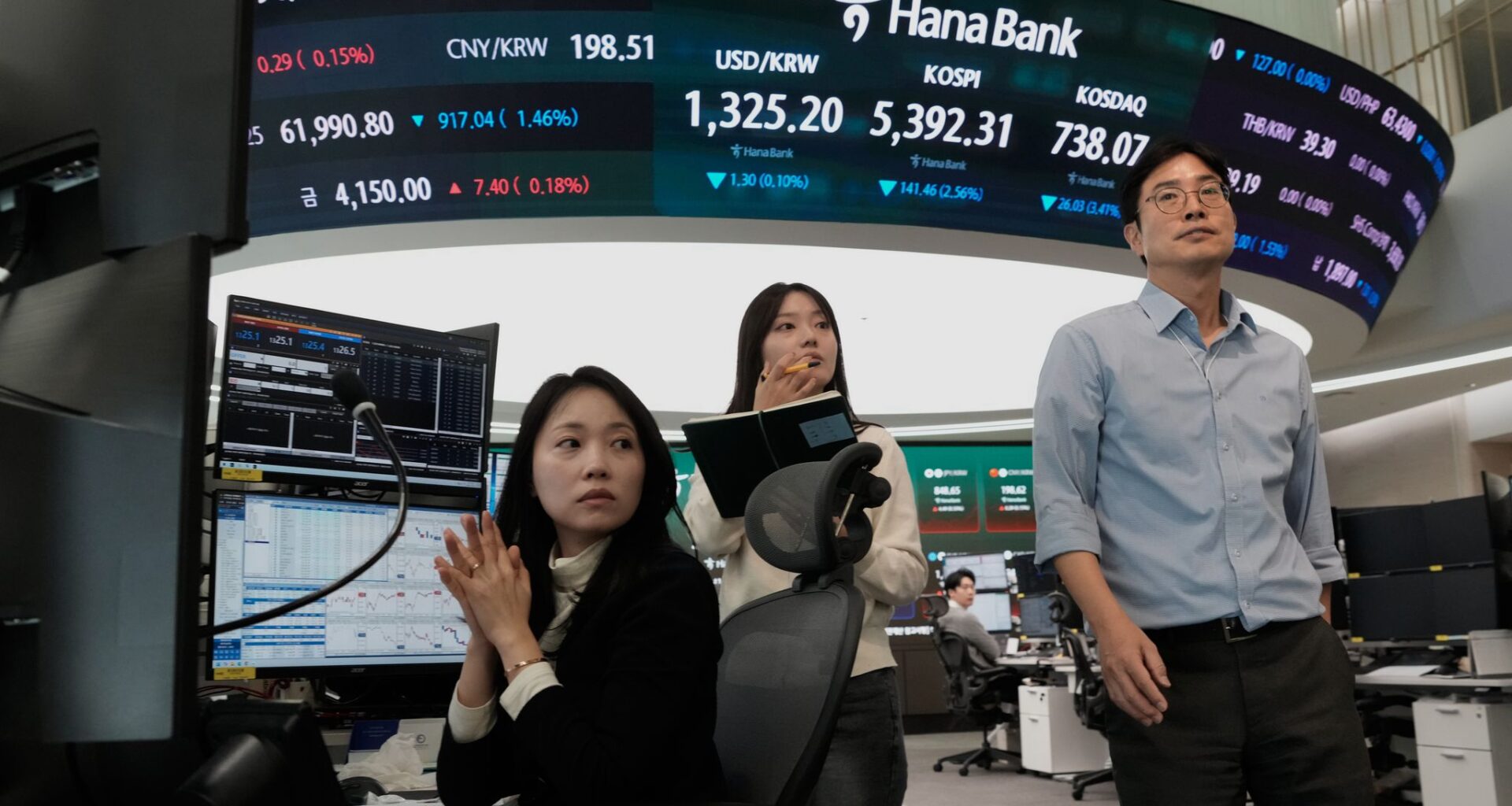 World shares are mixed after Wall Street's AI-related losses, while oil prices jump