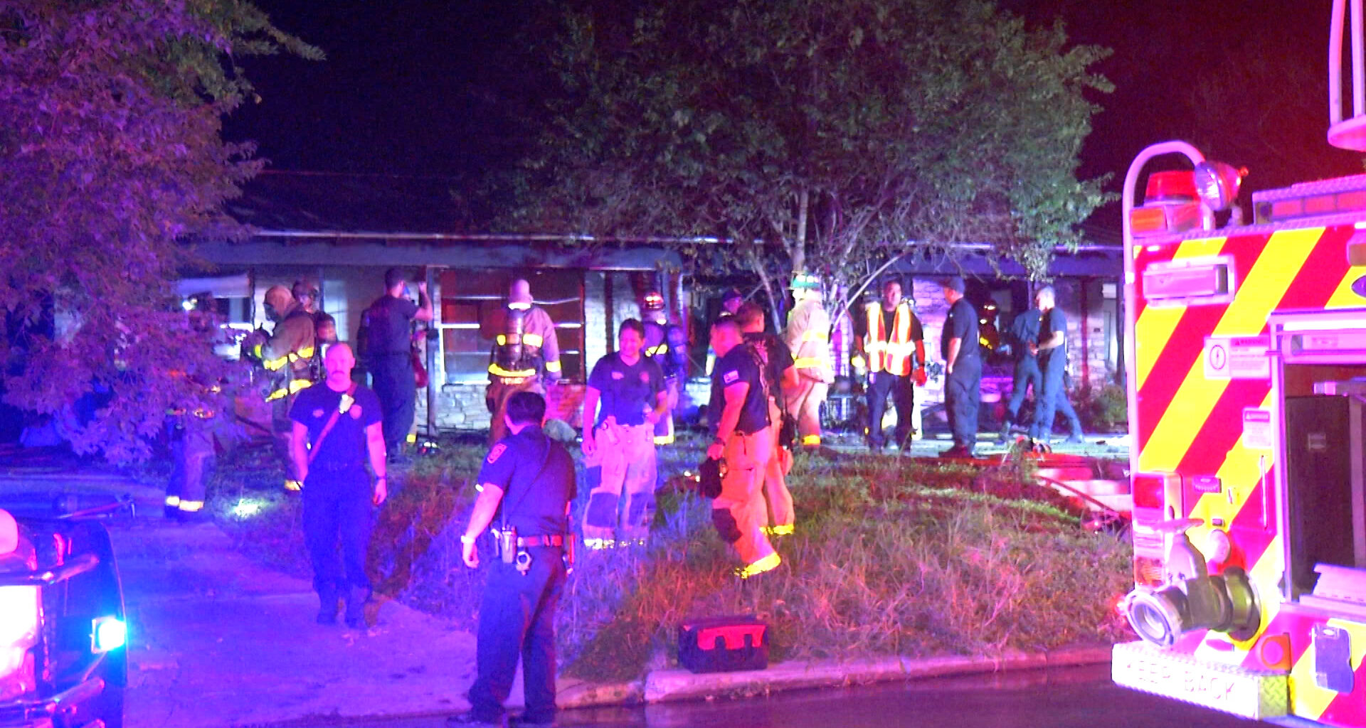1 dead, 1 hospitalized after blaze engulfs San Antonio home