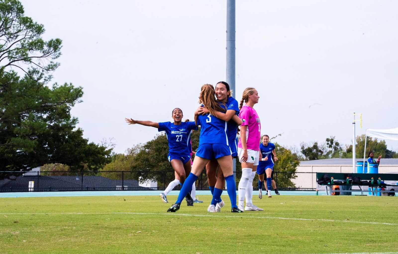 Kelly Scores as Memphis Splits Points with North Texas, 1-1