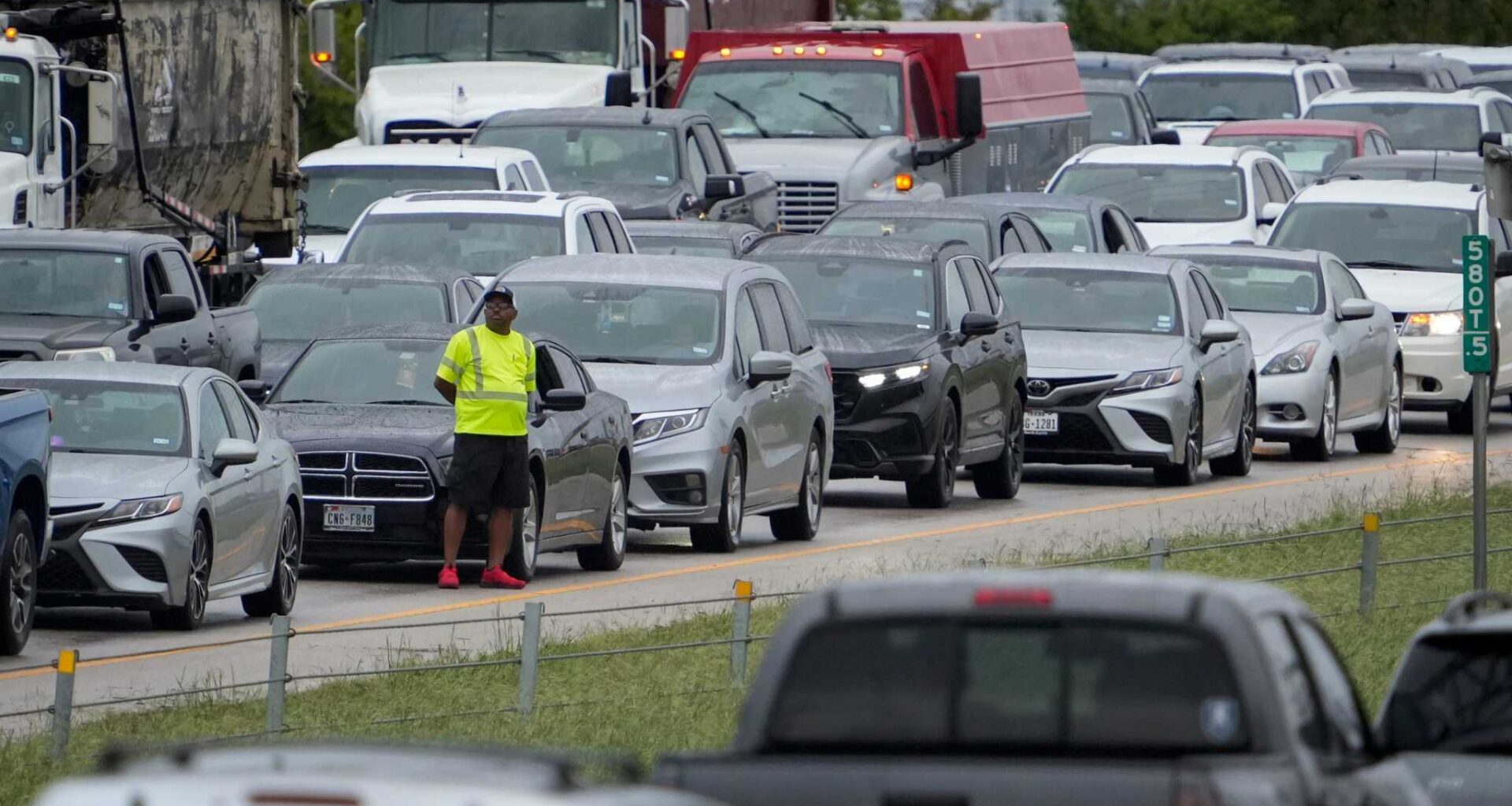 Texas 71 reopens in Del Valle after crash leaves 2 injured