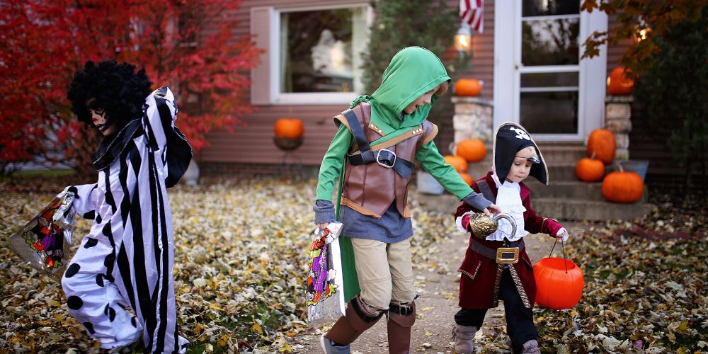 halloween safety" style=" height:500px; width:1000px" _languageinserted="true" src="https://cdn.prod.web.uta.edu/-/media/project/website/news/releases/2026/10/halloween-main.jpg
