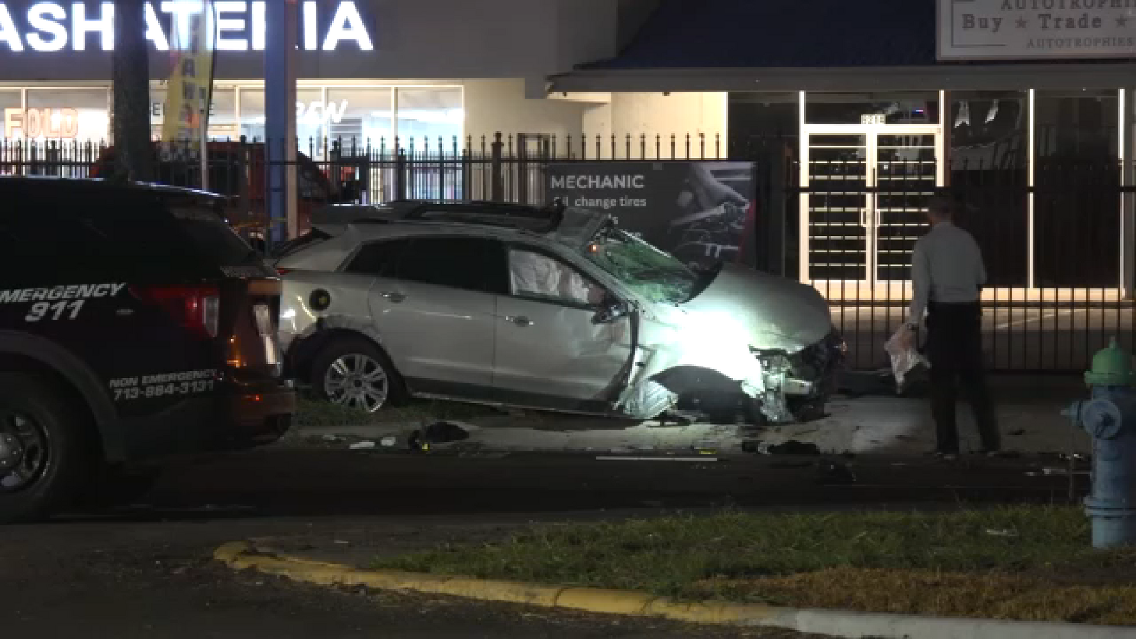 Driver hospitalized after fighting with officers, crashing into tree in West Houston, police department says