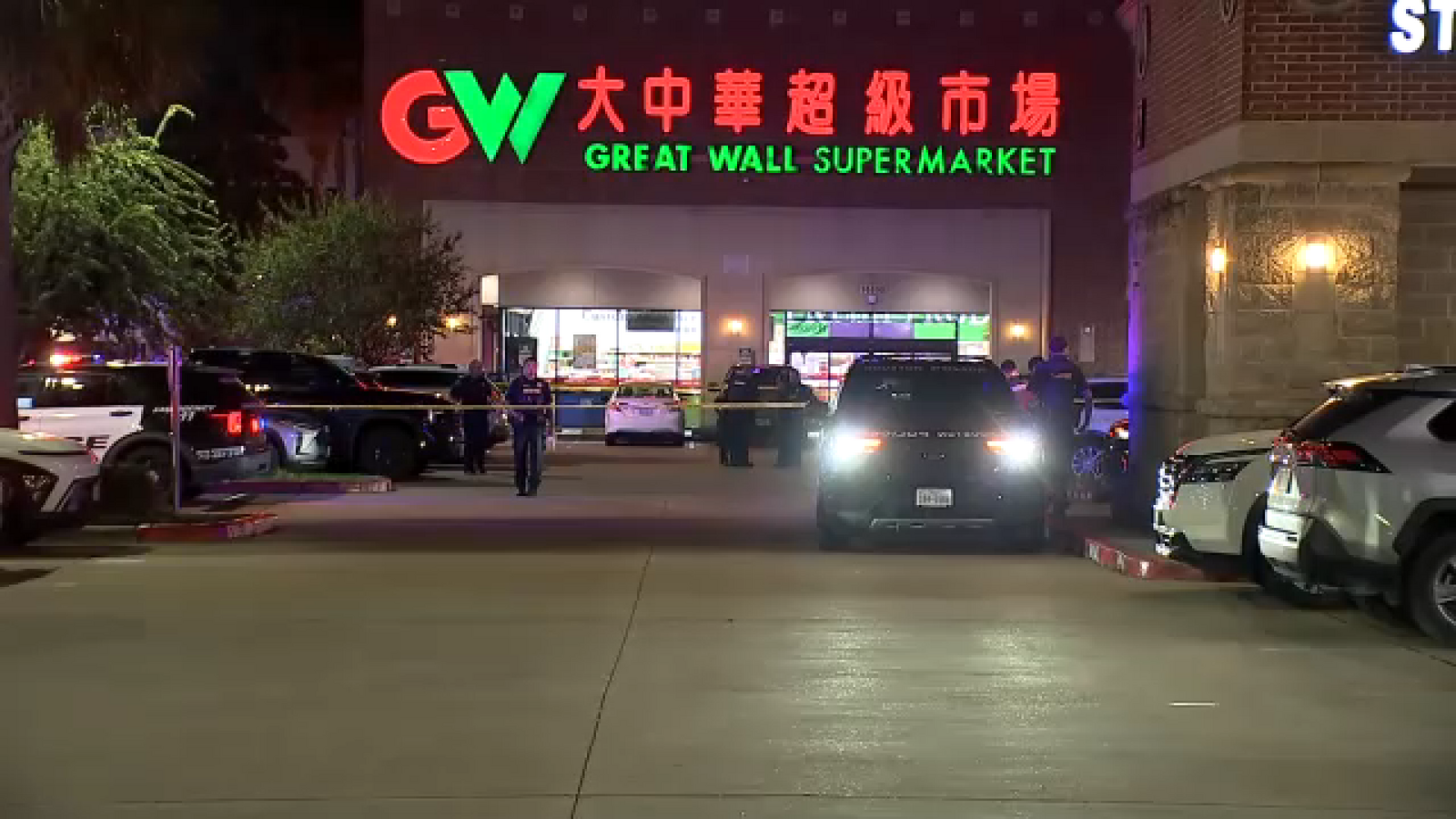 Two men shot at Great Wall Supermarket on Bellaire Boulevard in southwest Houston, HPD says