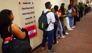 Texans head to the polls as the primary elections begin
