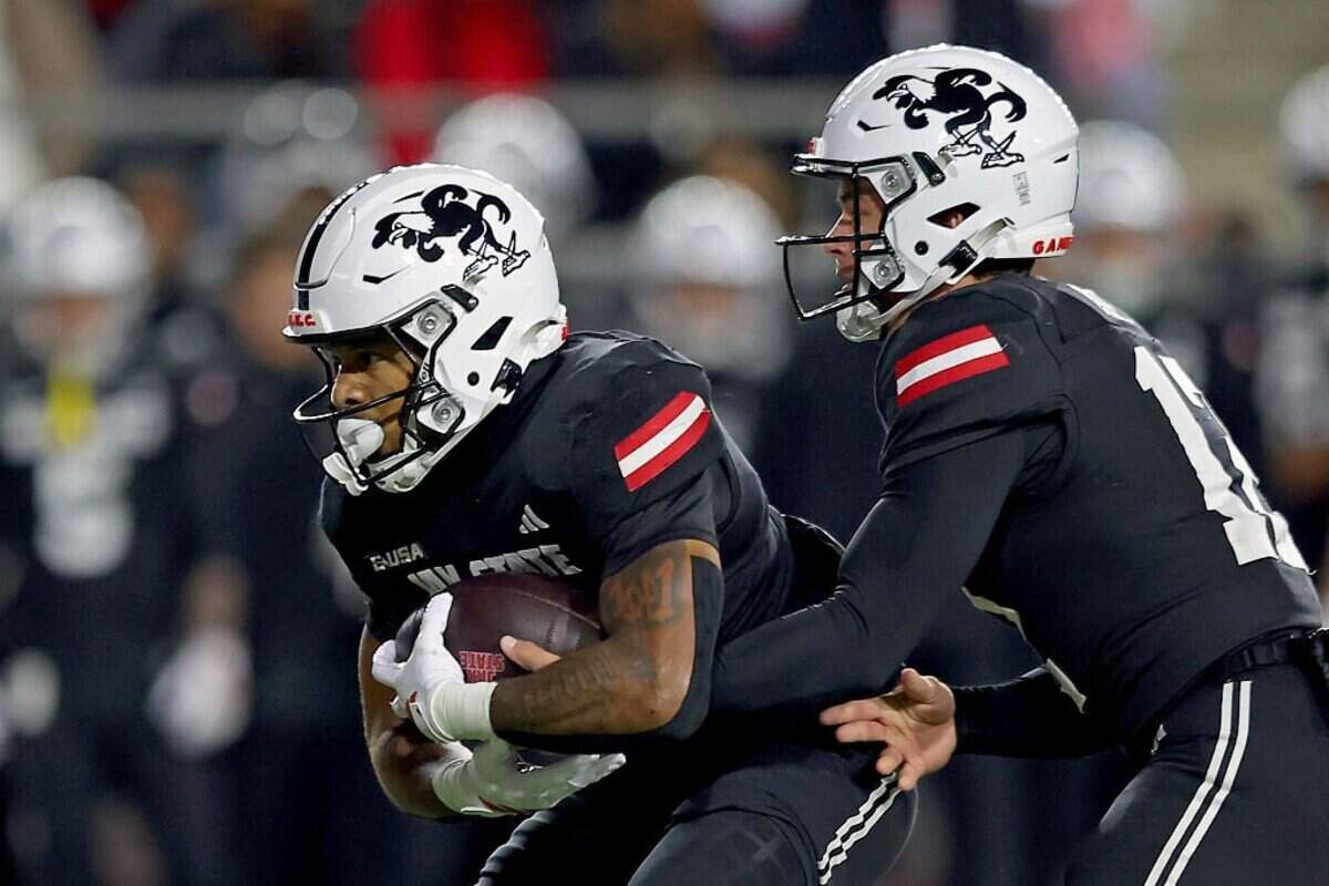 JACKSONVILLE, ALABAMA - DECEMBER 5: Caden Creel #12 of the Jacksonville State Gamecocks hands the ball off to Cam Cook #4 during the second quarter against the Kennesaw State Owls at AmFirst Stadium on December 5, 2025 in Jacksonville, Alabama. (Photo by Jason Clark/Getty Images)