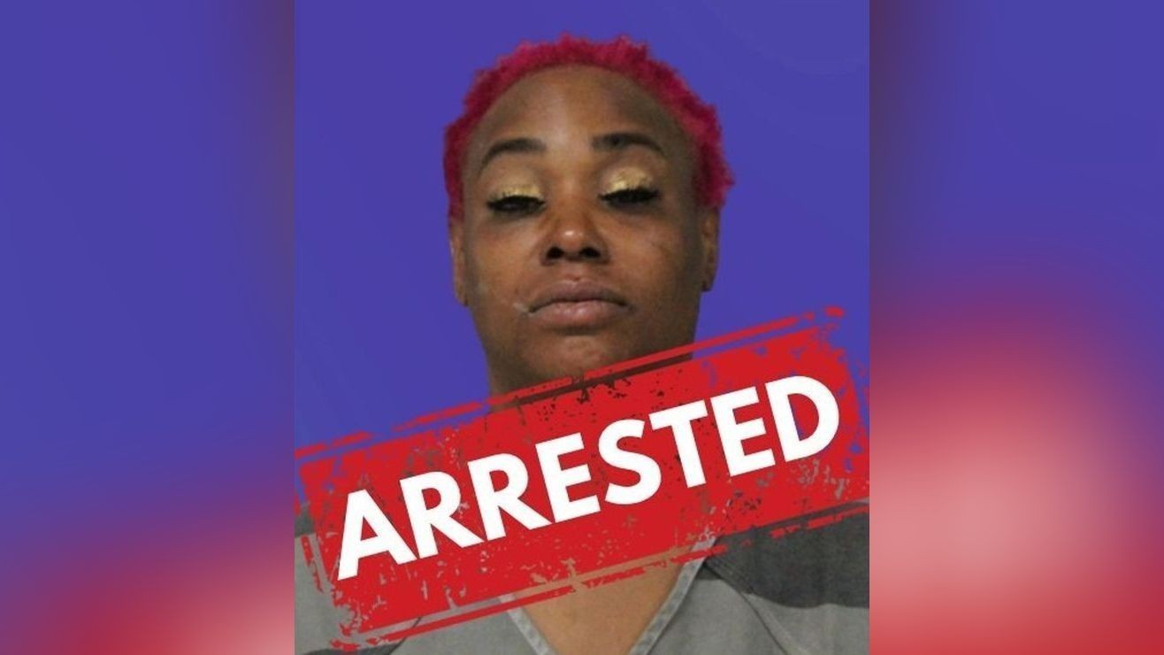 Woman wanted for fleeing police crashes in E Austin while fleeing again