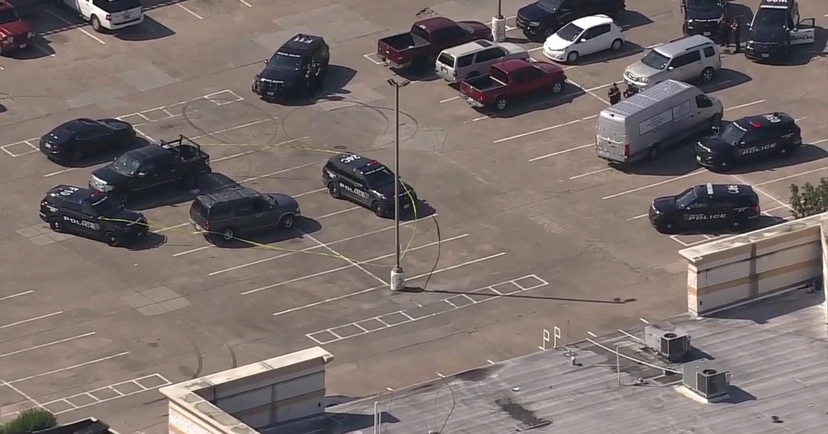 Houston crime: Man critically injured in robbery, authorities searching for suspect