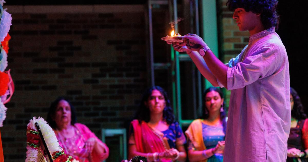 ‘It makes home feel a little closer’: Navaratri celebration brings dancing, community | Campus