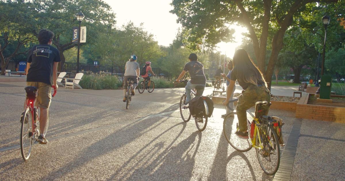 Student-led organization spends week without driving in Arlington | Campus