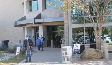 Arlington residents participate in the first day of early voting | Election