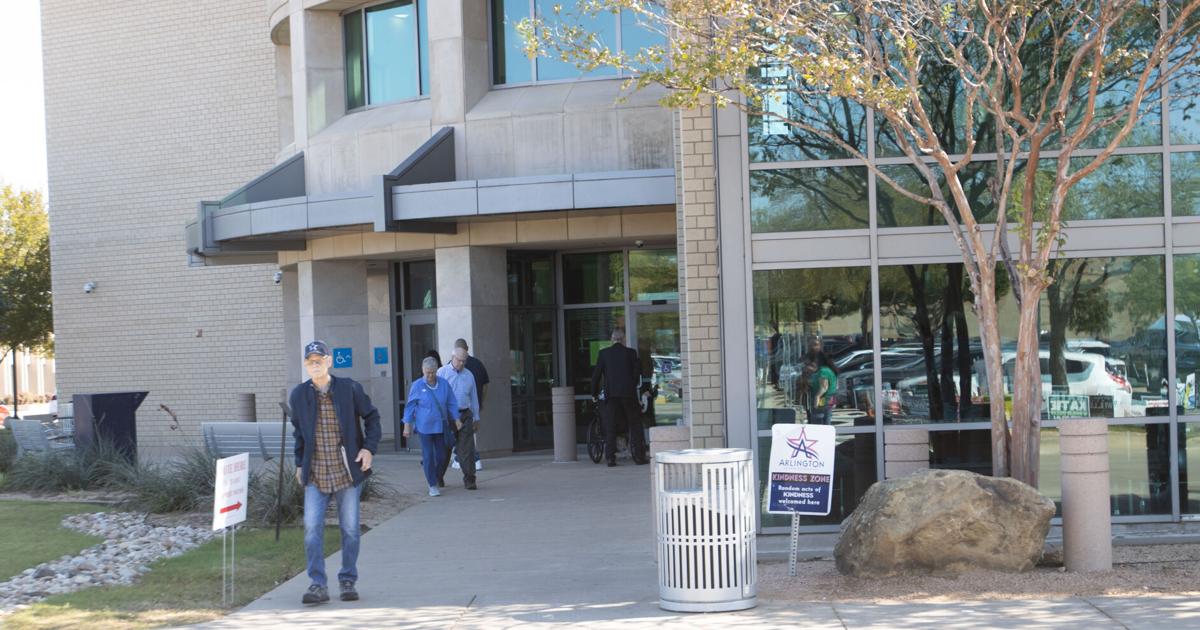 Arlington residents participate in the first day of early voting | Election